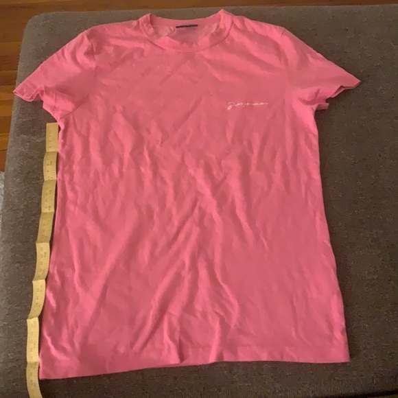 Embroidered logo t-shirt
- Fitted shape
- Ribbed crew neck
- Logo on the chest - Picture 7 of 14